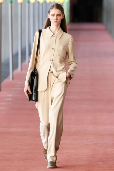 Look 13